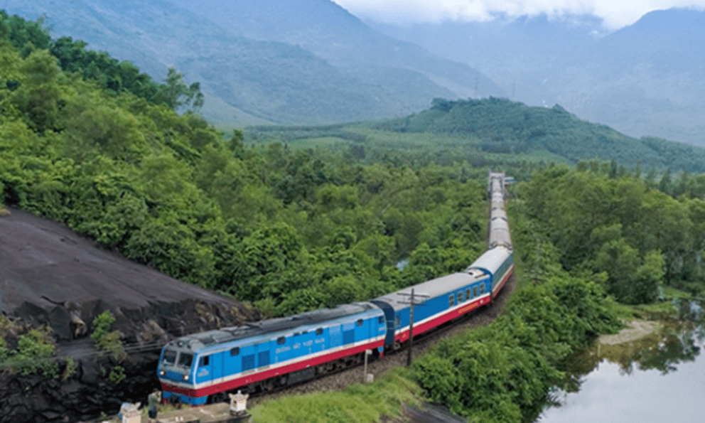 Chuyến tàu đi chưa tới 300km, giá vé vài trăm ngàn: Du khách nhận xét 