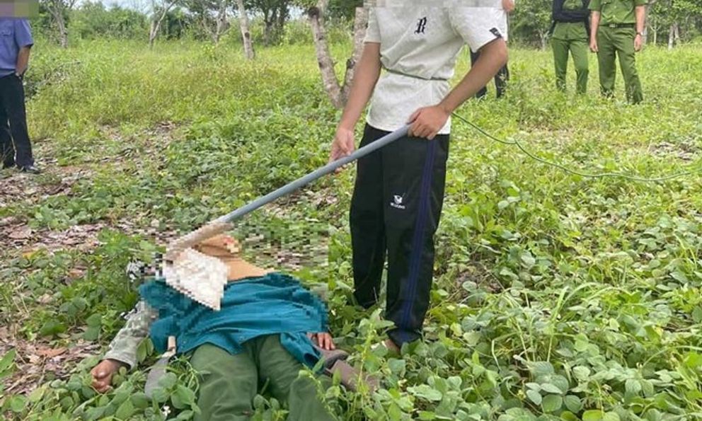 Cậu bé chăn bò tiết lộ manh mối quý giá giúp cảnh sát xác định nghi phạm giết mẹ đẻ, phi tang thi thể