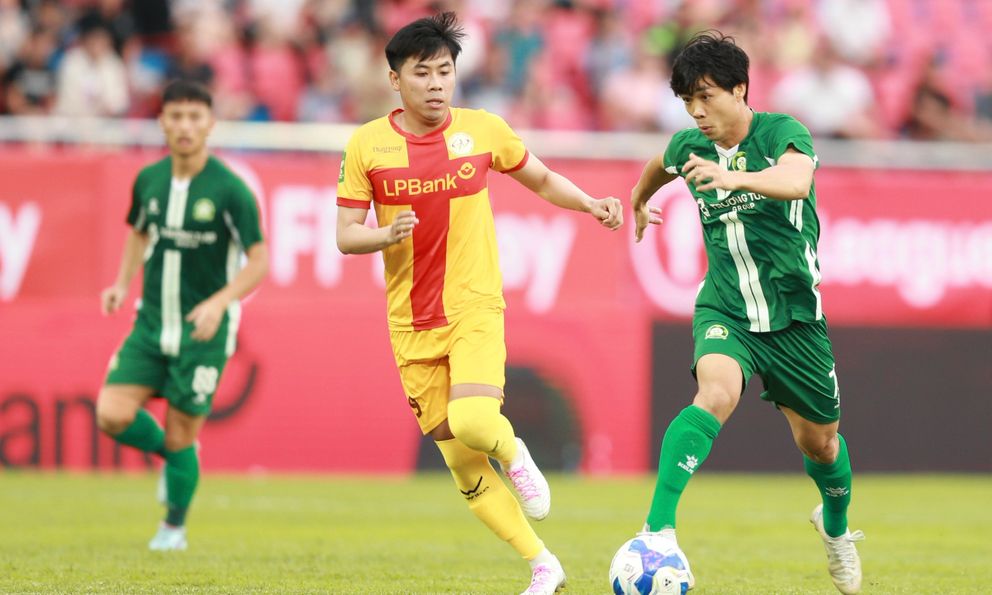 Công Phượng lại hóa “gà son”, song giấc mơ lên V.League liệu có dễ dàng với “đại gia” hạng Nhất?