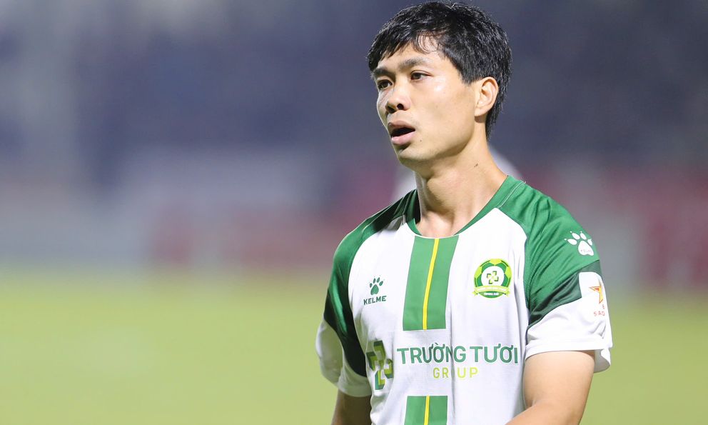 Công Phượng trình diễn đáng quan ngại, HLV Kim Sang-sik thấy mà lo!