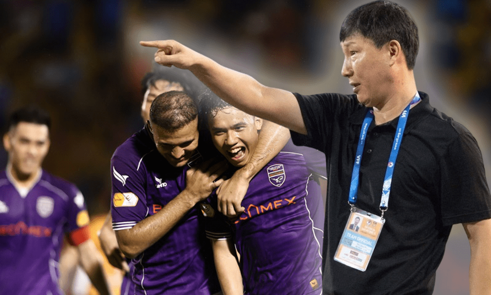 Trợ lý xem giò sao trẻ, HLV Kim Sang-sik có thêm 