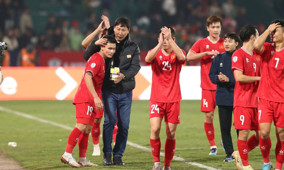 Đội hình Việt Nam vs Philippines: Thầy Kim thay nhiều vị trí, tiền vệ nhà bầu Đức nhận nhiệm vụ đặc biệt?