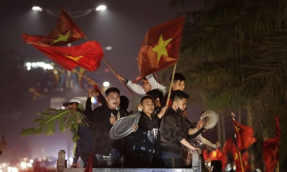 Báo Hàn Quốc ngỡ ngàng: “CĐV Việt Nam đã phát cuồng vì ma thuật của HLV Kim Sang-sik”