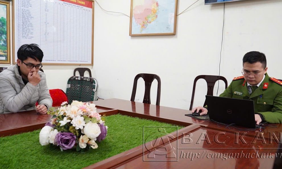 Tạm giữ, khám xét khẩn cấp với Vũ Tiến Hoàng
