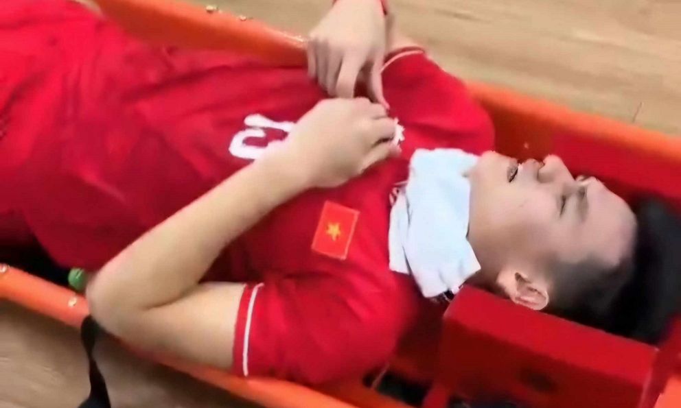 Hậu vệ tuyển Việt Nam nhận tin dữ sau AFF Cup, nghỉ hết mùa vì chấn thương nặng hơn dự kiến