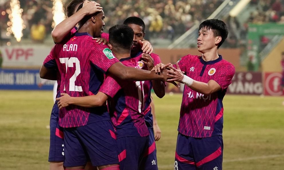 Cầu thủ đắt giá ngang Nguyễn Xuân Son tiết lộ chuyện nhập tịch, HLV Kim Sang-sik sắp nhận tin vui lớn?