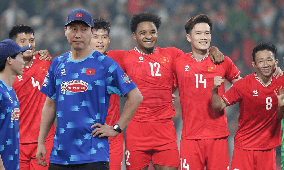 HLV Kim Sang-sik kể lại chuyện lo mất việc ở Việt Nam & nguy cơ có thật tại giải châu Á