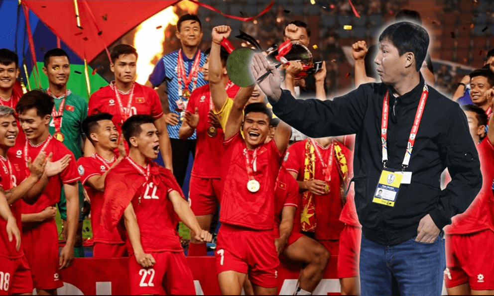 Vì sao HLV Kim Sang-sik thay đổi kế hoạch, trở lại Việt Nam sớm gần 2 tuần?