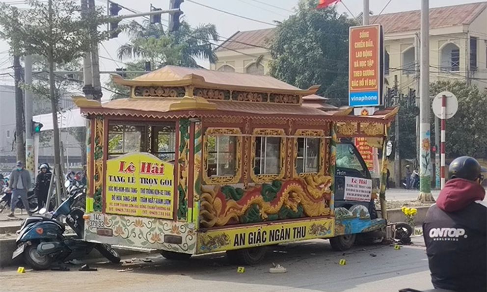 Vụ xe tang tông đôi vợ chồng sắp cưới khiến 1 người tử vong ở Nghệ An: Con nhỏ mới 9 tháng tuổi