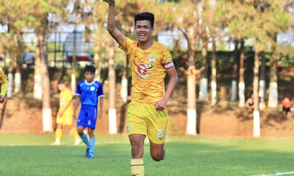 Nhận tin vui từ FIFA, HAGL đăng ký ngay cầu thủ đặc biệt cao 1m95