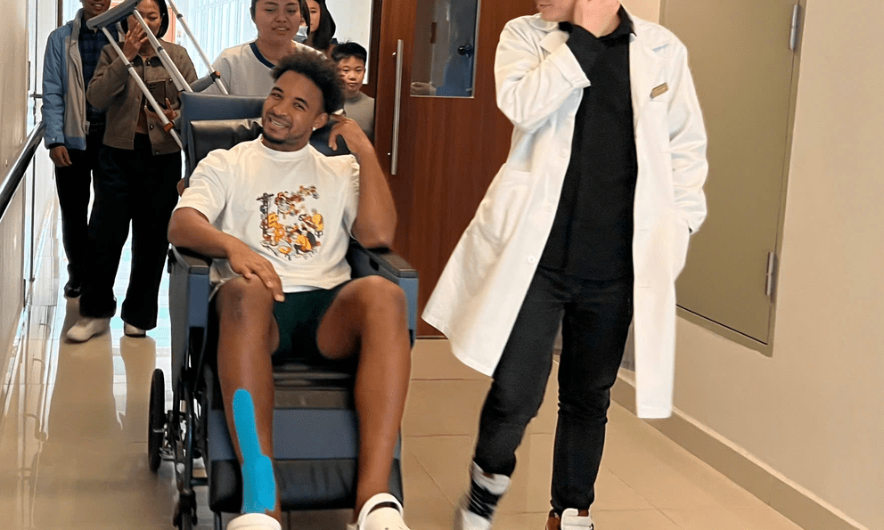 Xuân Son về nhà ăn Tết, bác sĩ nói đúng 1 câu “cực gắt” về món bánh chuối khoái khẩu