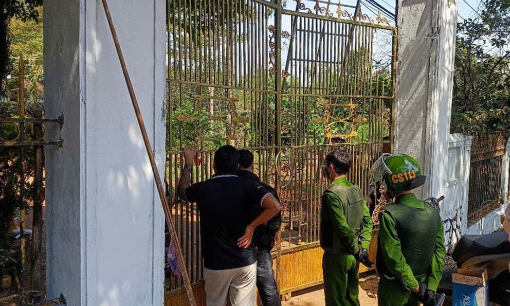 Cảnh sát khám xét nơi ở của vợ chồng bà Trần Thị Tâm