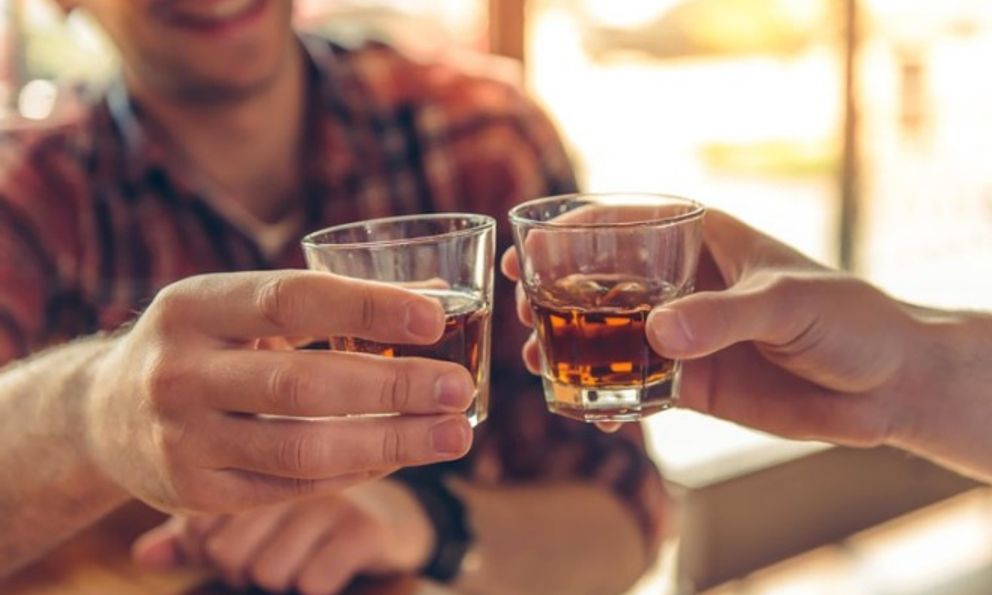 3 cách uống rượu giúp bạn bớt say, ngày Tết nhất định phải biết