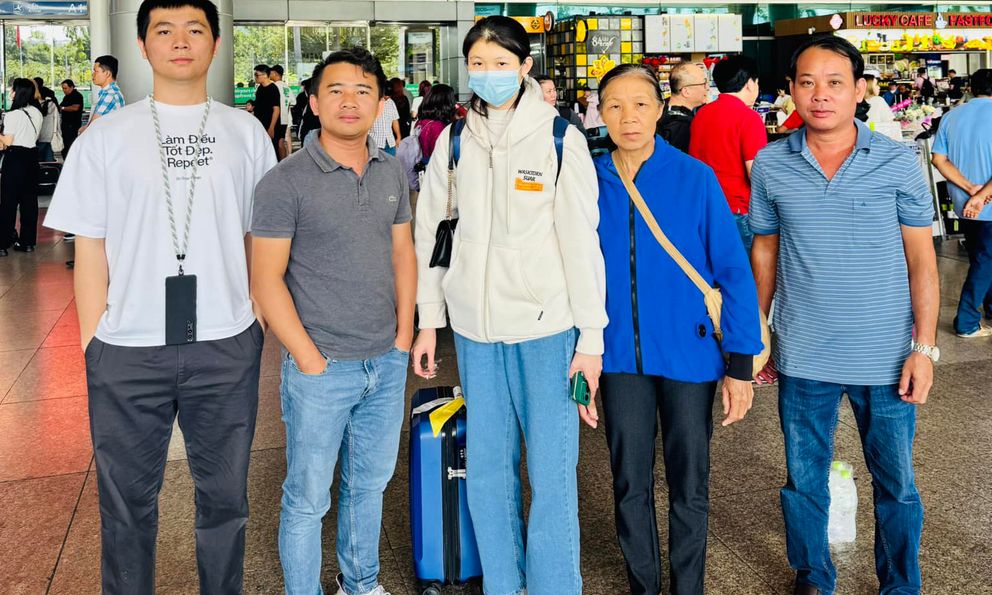 Nữ sinh 22 tuổi mất liên lạc được tìm thấy ở Trung Quốc đã về Việt Nam, tiết lộ hình ảnh tại sân bay