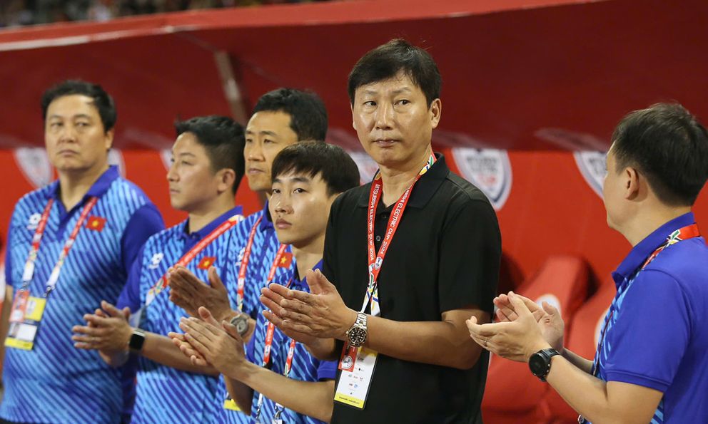 “Cơn lốc đường biên” gần 2 tháng chưa trở lại, HLV Kim Sang-sik thêm phần khó khăn
