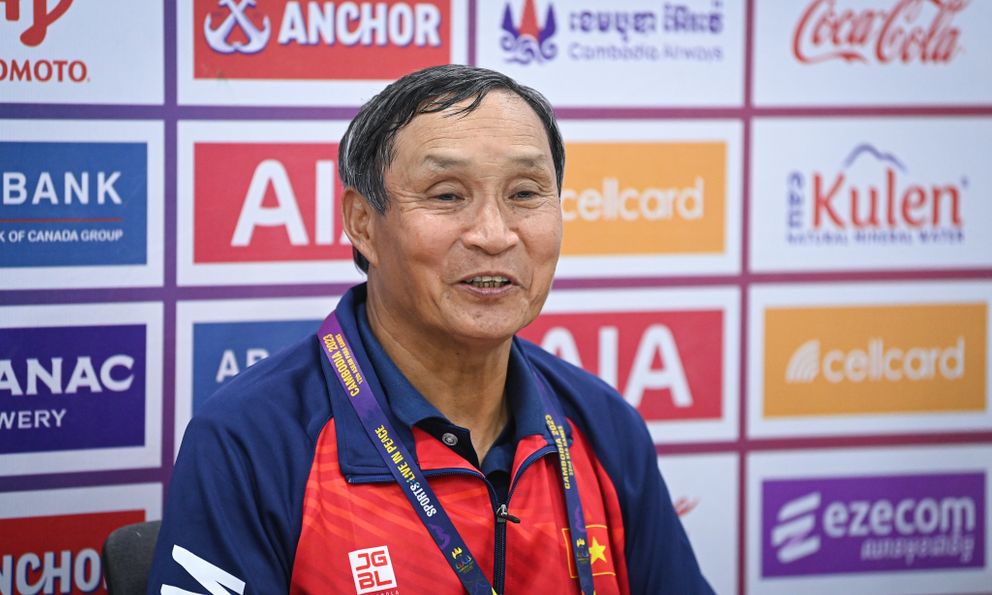 HLV Mai Đức Chung được trao tặng danh hiệu Anh hùng Lao động