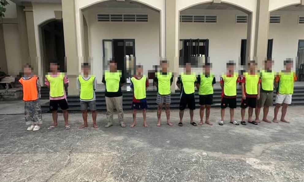 Bắt tạm giam 24 nhân viên được giao nhiệm vụ 