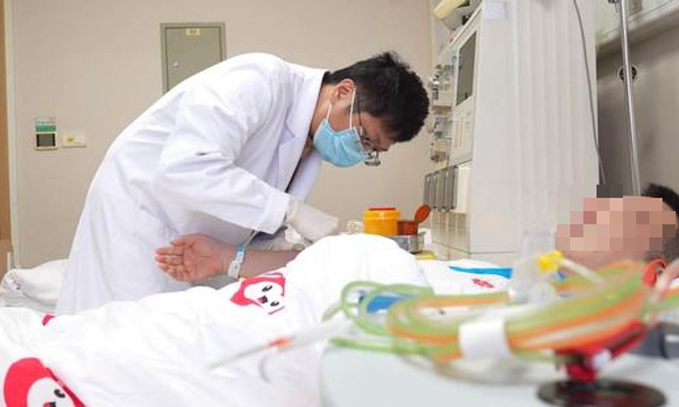 Sốc khi lấy ra sinh vật dài gần 3 mét từ cơ thể chàng trai: “Thủ phạm” là món cá nhiều người Việt mê