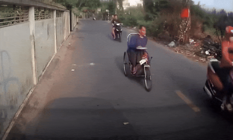 Hành động hỗn hào với người đàn ông tật nguyền, 2 thanh niên được dự đoán sớm 