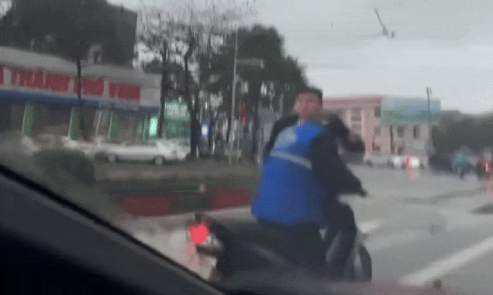 Người đàn ông đánh gãy mũi nam sinh 17 tuổi giữa phố ở Nghệ An: Nạn nhân kể nguồn cơn