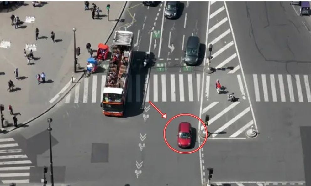 Nữ tài xế bị trừ hết 12 điểm đòi kiểm tra video phạt nguội, nào ngờ xem xong cảnh sát liền xin lỗi