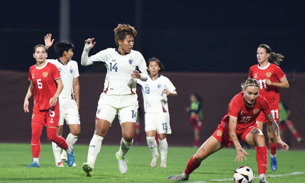 Tuyển Thái Lan gục ngã trước tuyển Nga vì sai lầm, có nguy cơ phải đứng cuối giải