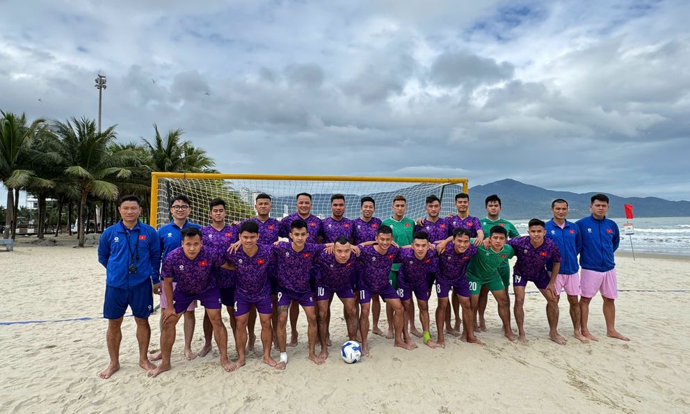 Tuyển Việt Nam chốt lịch đấu đội bóng Thái Lan, rèn quân ở bãi biển chờ ngày tranh vé World Cup