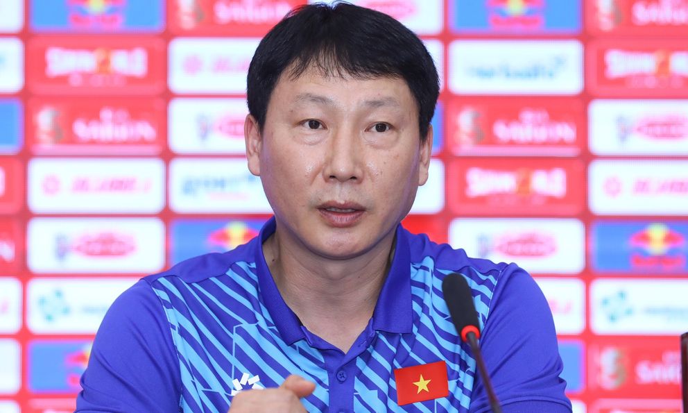 Báo Indonesia: “HLV Kim Sang-sik đã đưa ra quyết định khó hiểu”