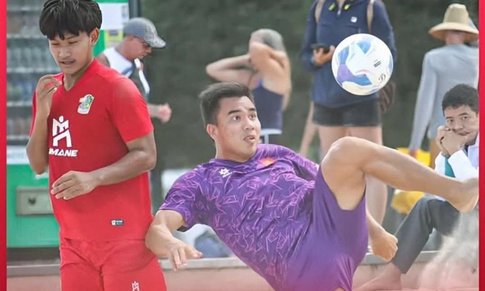 Tuyển Việt Nam rượt đuổi kịch tính với đội bóng Thái Lan, suýt ngược dòng ở trận cầu 14 bàn thắng