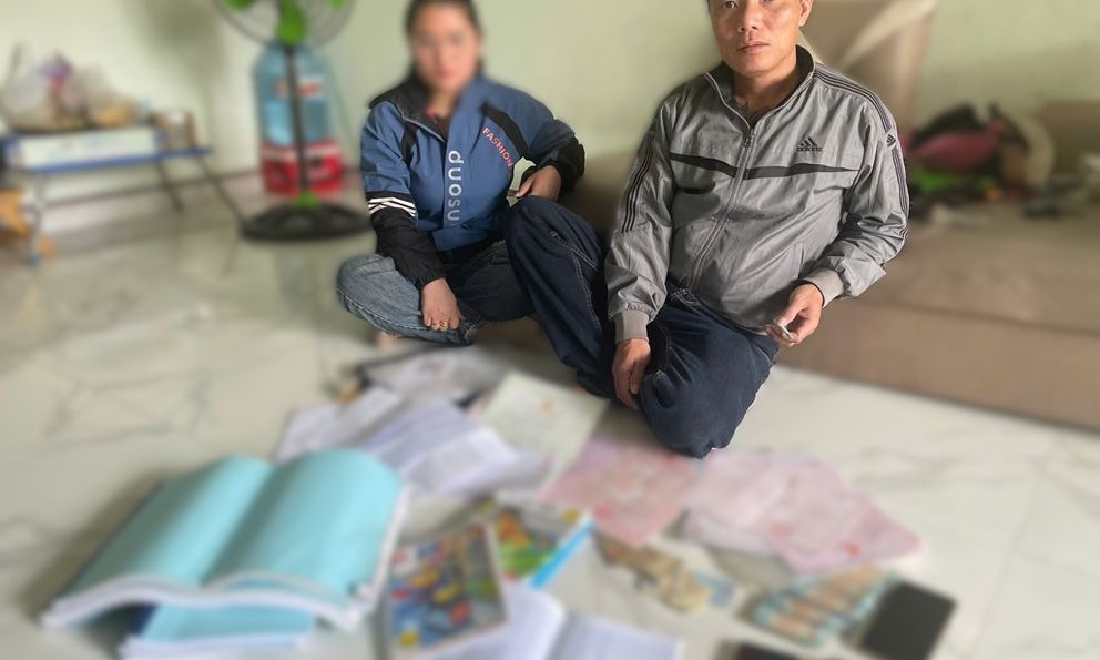 Cảnh sát bất ngờ ập vào kiểm tra một căn nhà không số, tạm giữ đôi nam nữ