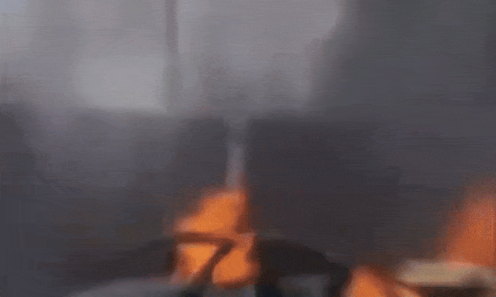 Trung Quốc: Đốt vàng mã dịp Tết Thanh Minh, người phụ nữ “hóa vàng” 9 chiếc ô tô đỗ bên đường