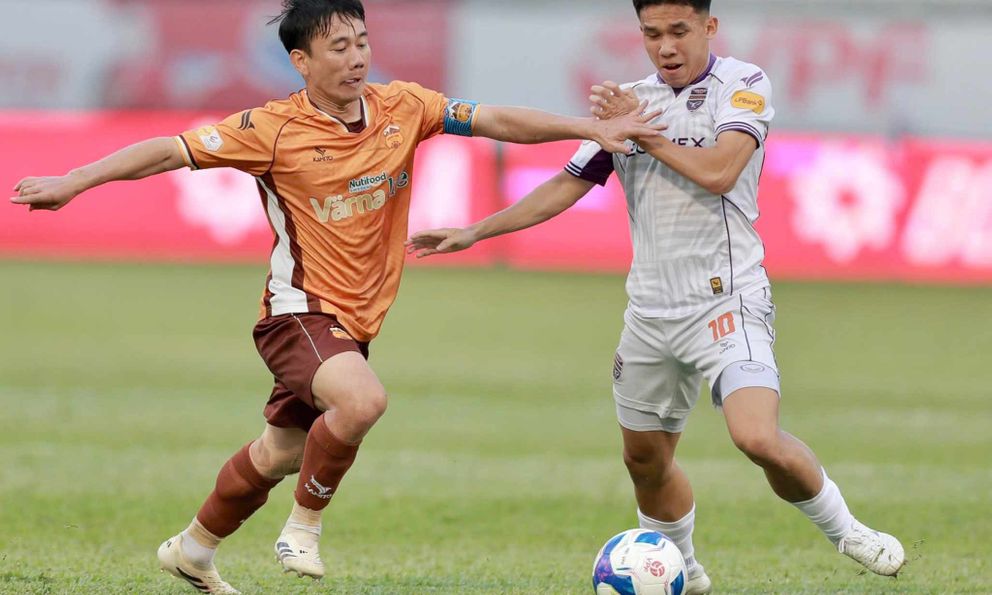 HAGL đè bẹp đối thủ theo kịch bản khó tin, song HLV Kim Sang-sik lại phải đón “tin dữ”