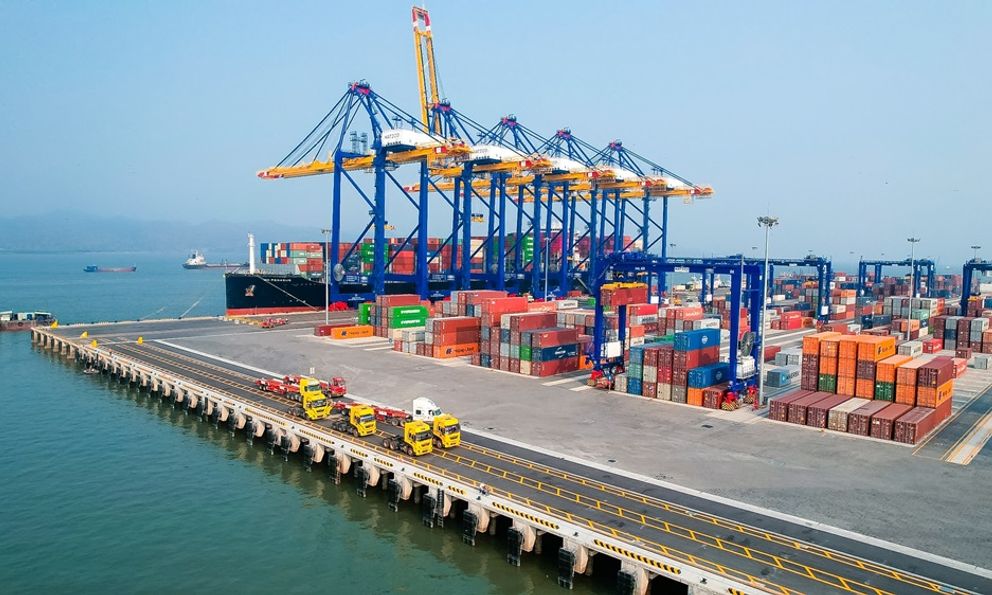 Bất ngờ về cảng hiện đại nhất Việt Nam vừa khánh thành: Đón tàu lớn nhất thế giới, tiến thẳng được tới Mỹ