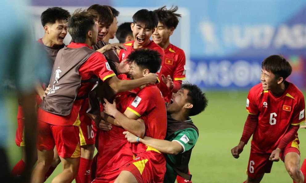 Tuyển Việt Nam tạo bất ngờ trước Nhật Bản, báo Trung Quốc trầm trồ: “Màn trình diễn của họ thật bắt mắt”