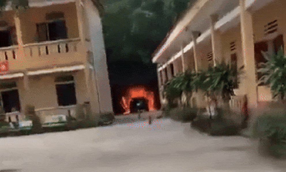 Ô tô của nữ hiệu trưởng bốc cháy ngùn ngụt trong sân trường ở Thanh Hóa: Hé lộ nguồn cơn