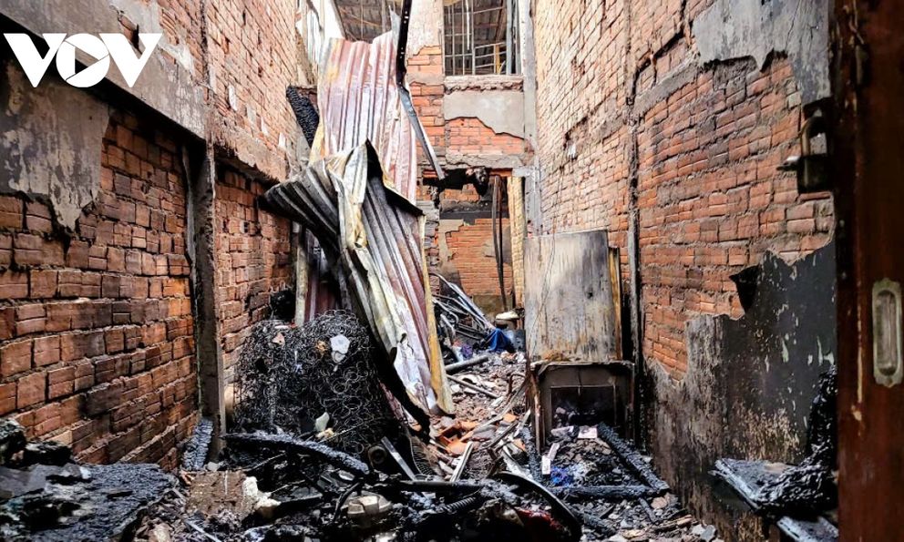 Hiện trường vụ cháy kinh hoàng tại một căn nhà trong đêm, tìm thấy 4 thi thể bên trong