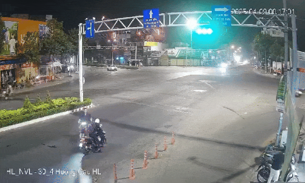 Clip nam thanh niên chờ đèn đỏ bị người lạ dùng kéo đâm vào vai: Thông tin bất ngờ về kẻ ra tay