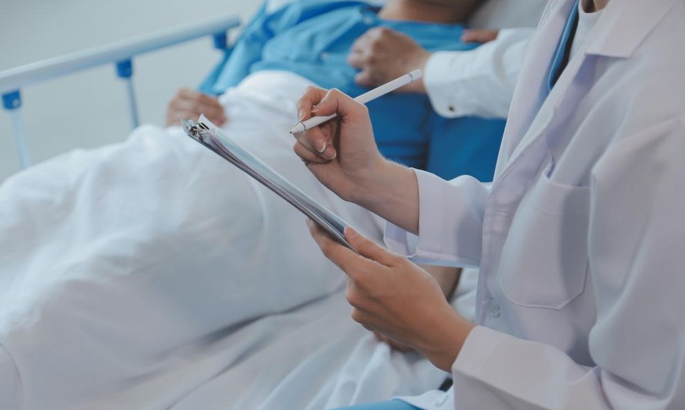 Người đàn ông có chỉ số men gan cao gấp 38 lần: Bác sĩ chỉ ra sai lầm “tàn phá” gan