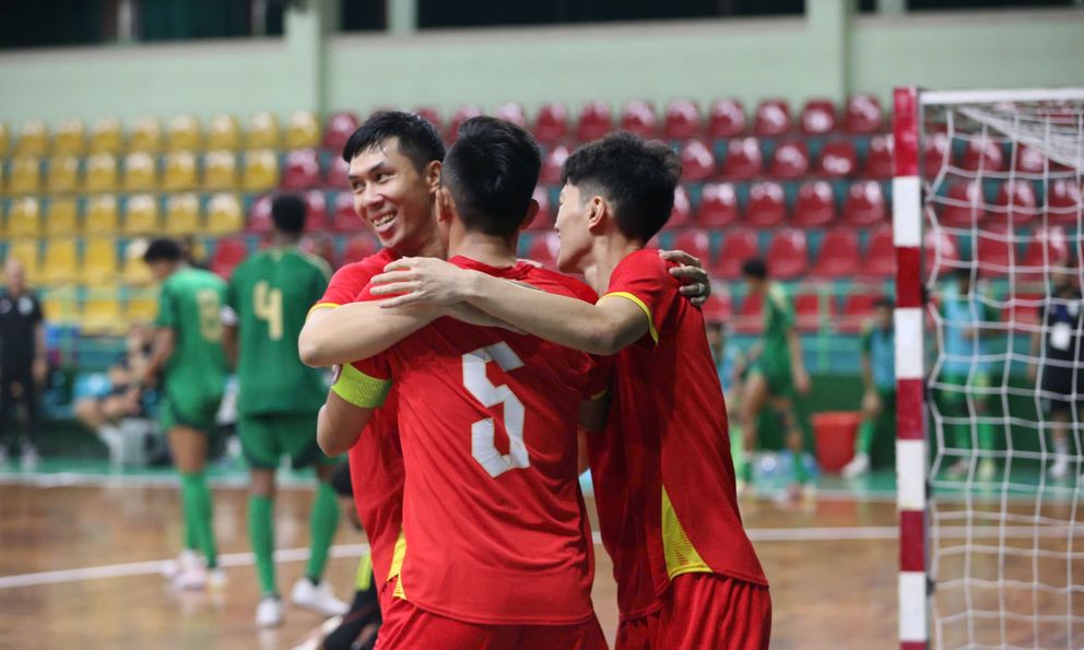 2 lần liên tiếp đánh bại Saudi Arabia, tuyển Việt Nam làm nên lịch sử khi lọt top 30 thế giới