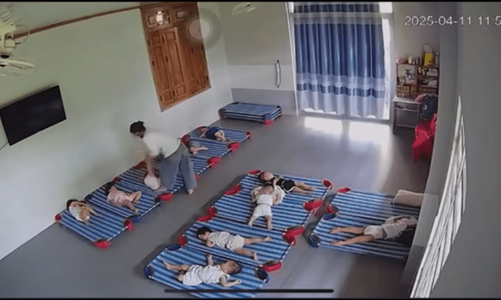 Trẻ 20 tháng bị bảo mẫu bạo hành: Tối thường hay có biểu hiện lạ, hoảng sợ