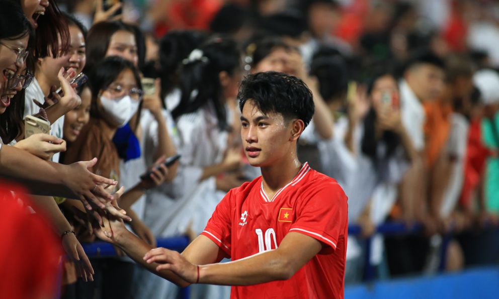 Nhìn tuyển Việt Nam quả cảm ở giải châu Á, HLV Brazil thốt lên: “Họ là những chiến binh của tương lai”