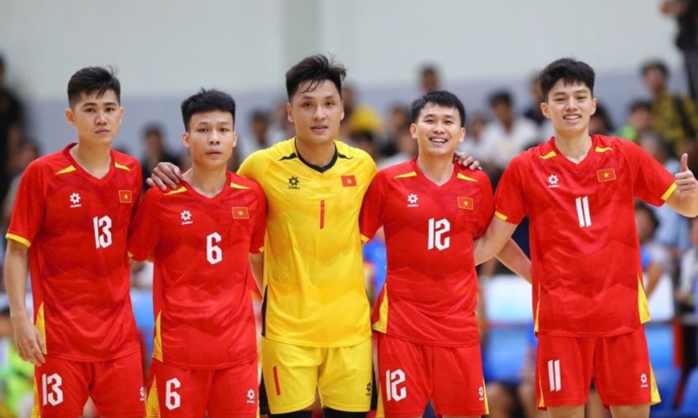 Thủ môn lập siêu phẩm, tuyển Việt Nam tạo 