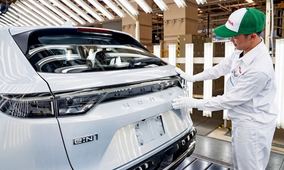 Sau 1 năm chỉ cho thuê, Honda mở bán SUV điện nội thất sang xịn, giá quy đổi ngang Corolla Cross HEV 