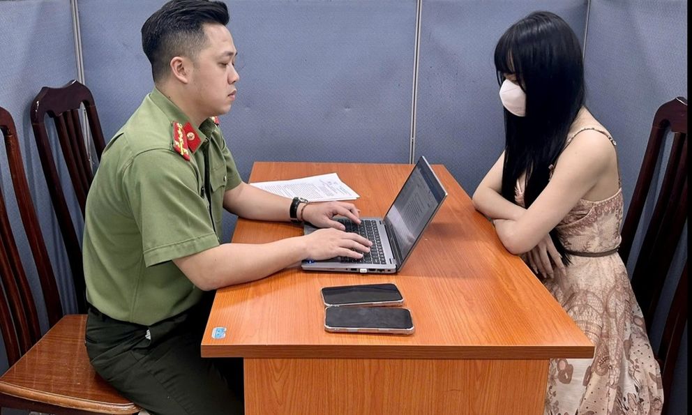 Công an Hà Nội xử phạt Facebooker 