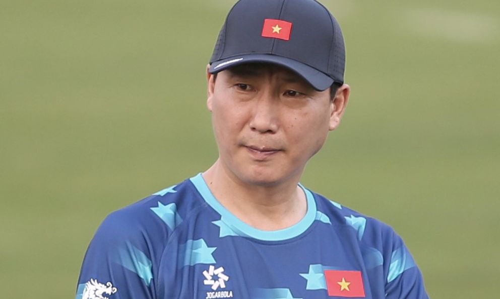 Được HLV Kim Sang-sik “ưu ái” ở trận gặp MU, CĐV Campuchia vẫn nổ ra tranh cãi vì lý do nhạy cảm