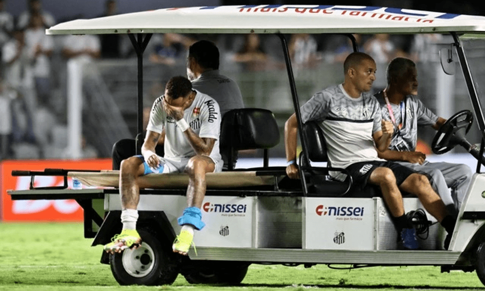 Neymar lại bật khóc vì chấn thương, giấc mơ World Cup có nguy cơ tan vỡ