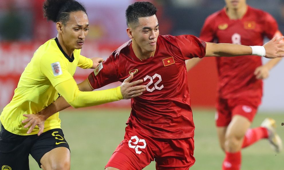 HLV Malaysia khen ngợi tuyển Việt Nam, tiết lộ tin kém vui về 3 sao nhập tịch giá hơn 30 tỷ