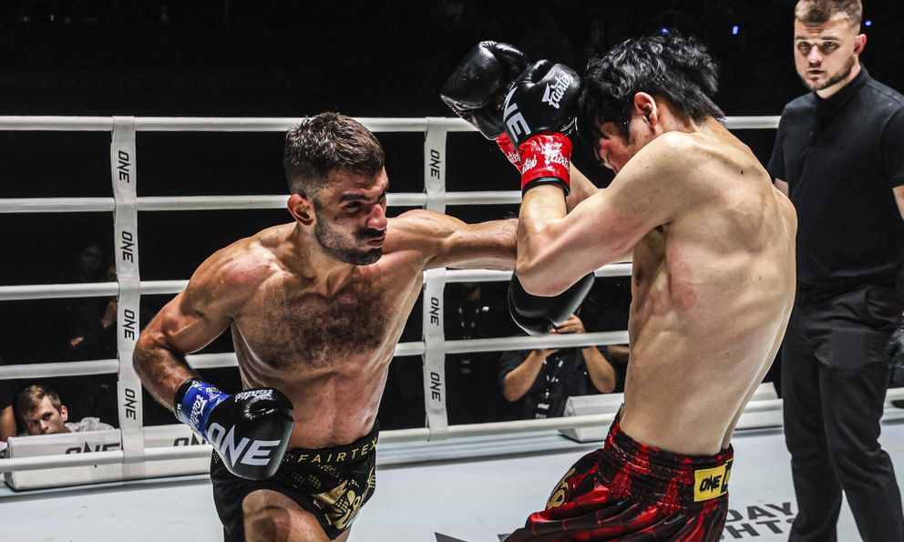 Tự xưng là “Thần Long”, võ sĩ Trung Quốc nhận thất bại cay đắng trước cao thủ Muay Thái