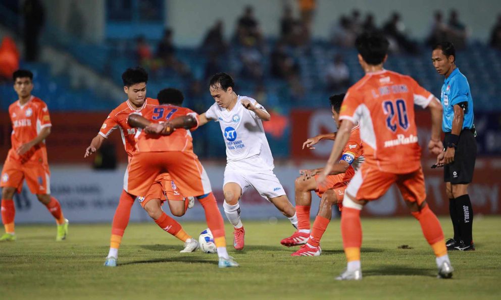 Thi đấu như “mơ ngủ”, tuyển thủ Việt Nam báo tin dữ cho HLV Kim Sang-sik
