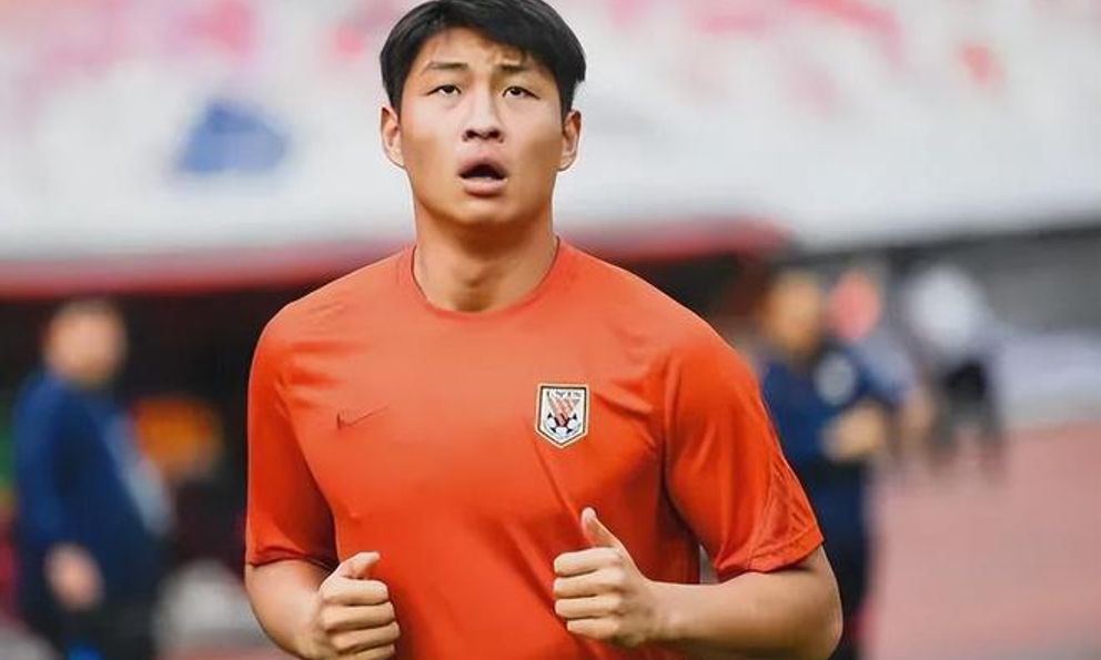 Sau án cấm suốt đời, “cậu bé vàng” của bóng đá Trung Quốc nhận thêm bi kịch ở Thái Lan